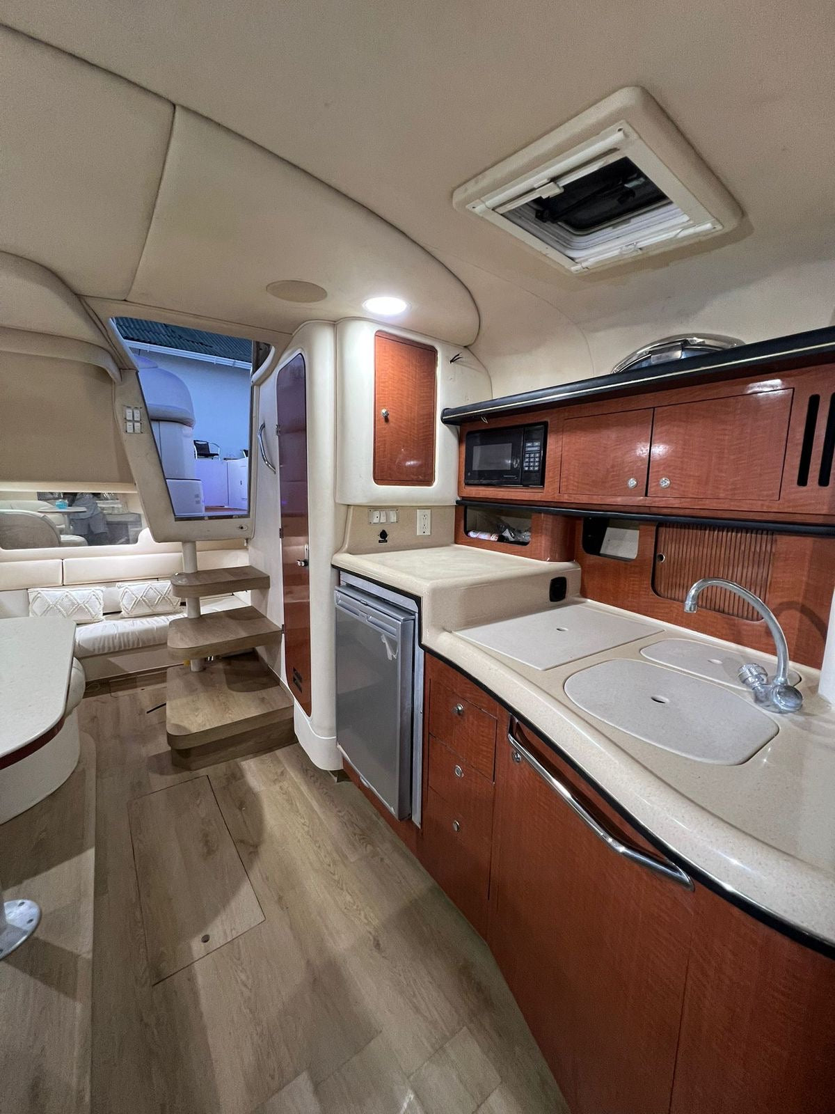 YATE DEPORTIVO CAPACIDAD 10pax