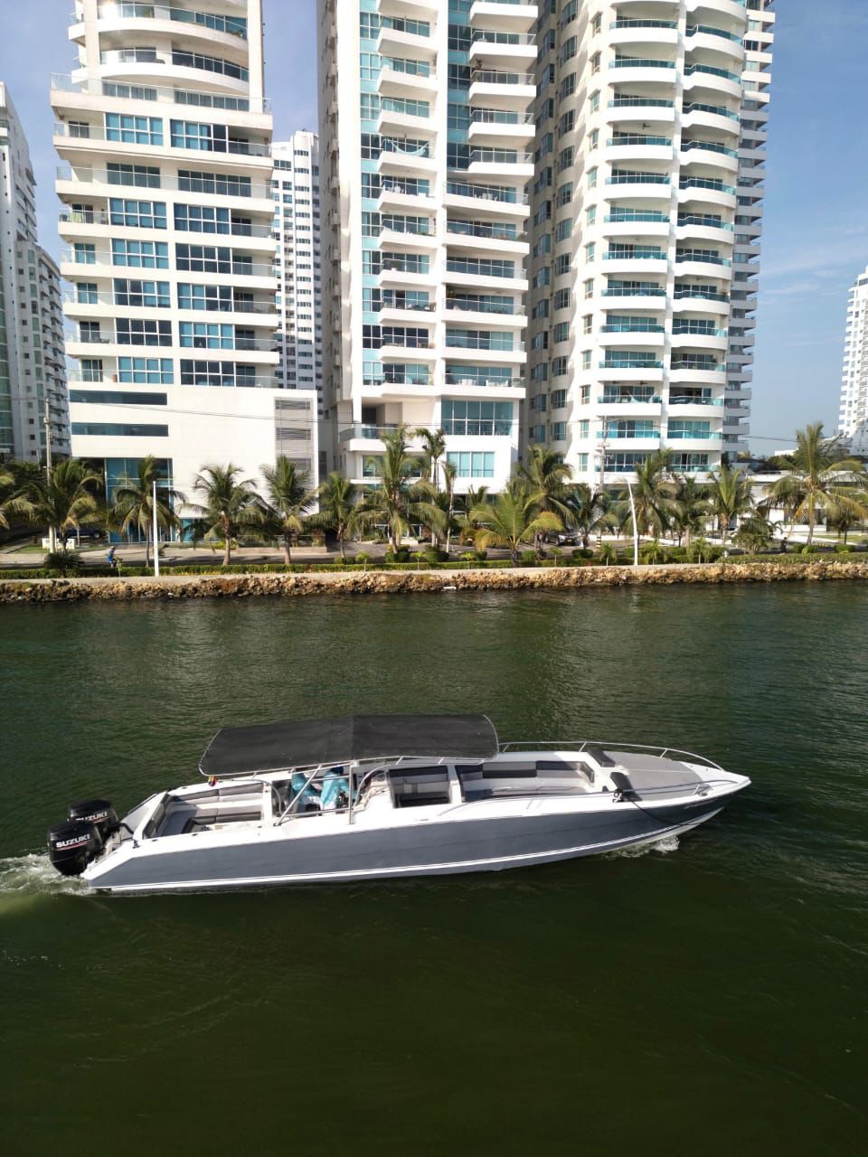 BOTE DEPORTIVO CAPACIDAD 30pax