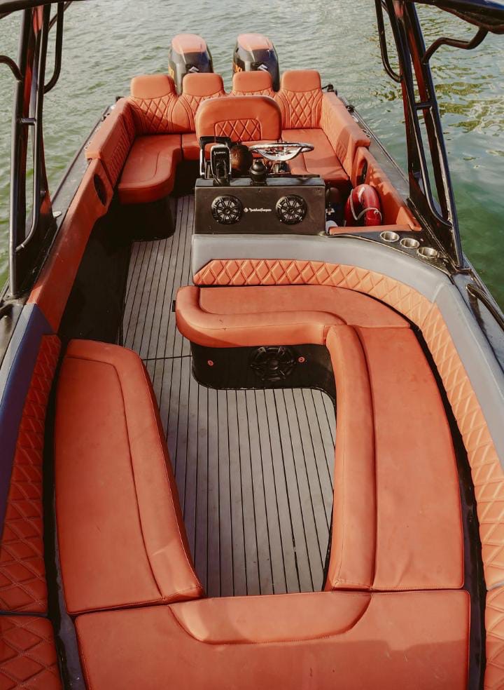 BOTE DEPORTIVO CAPACIDAD 10 pax