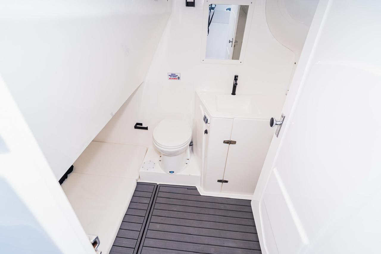 BOTE DEPORTIVO CAPACIDAD 18pax