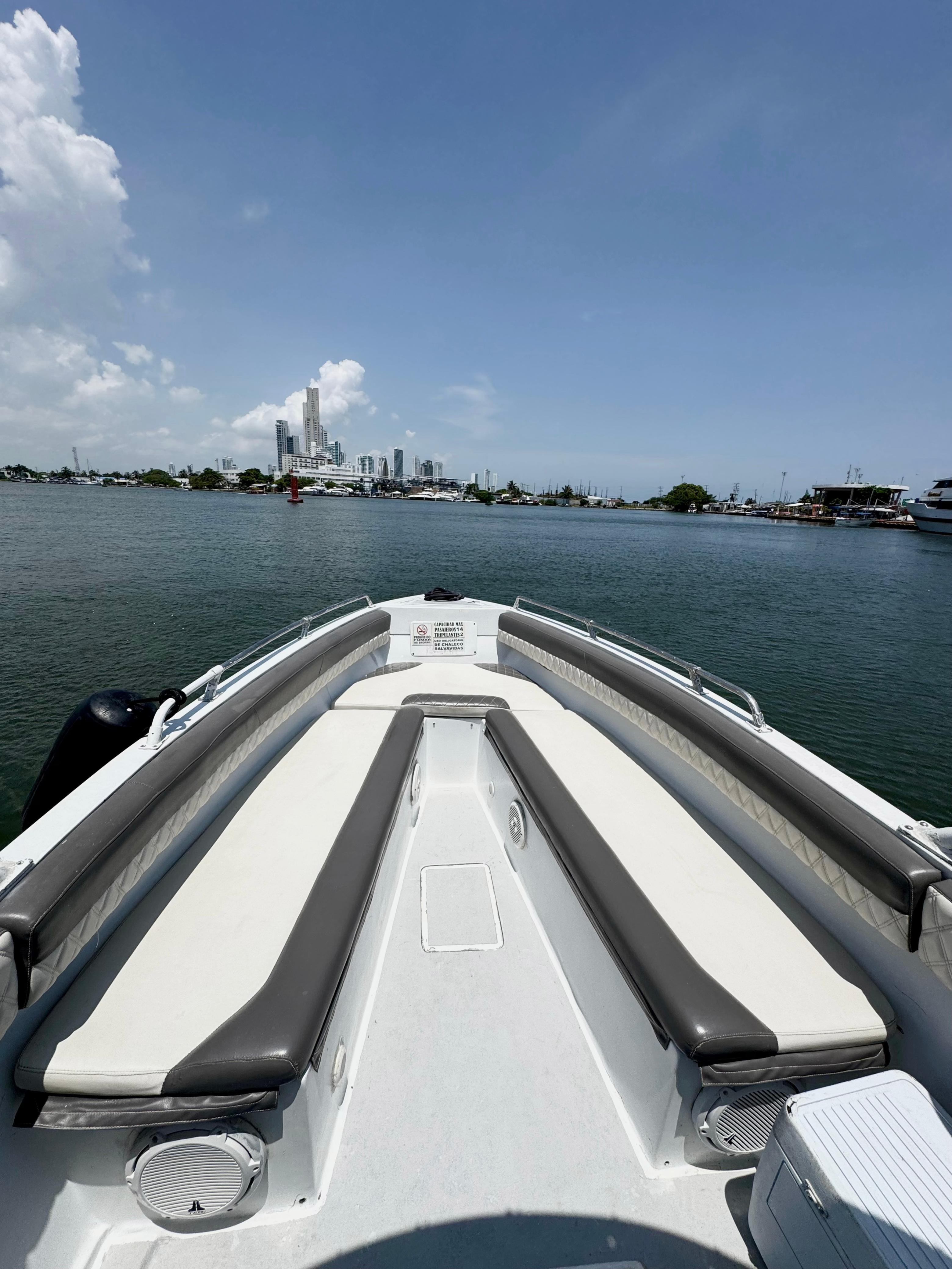 Bote Deportivo Capacidad 8Pax