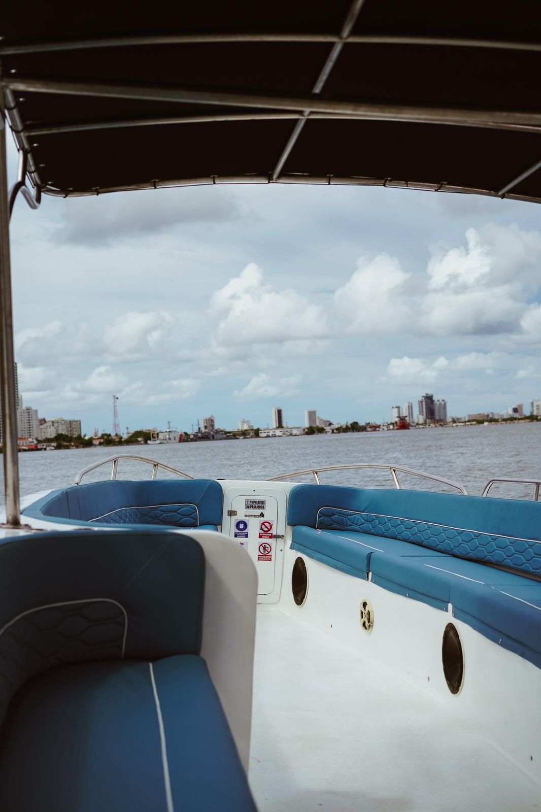 BOTE DEPORTIVO CAPACIDAD 30pax