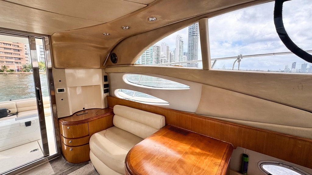 YATE DE LUJO CAPACIDAD 8pax