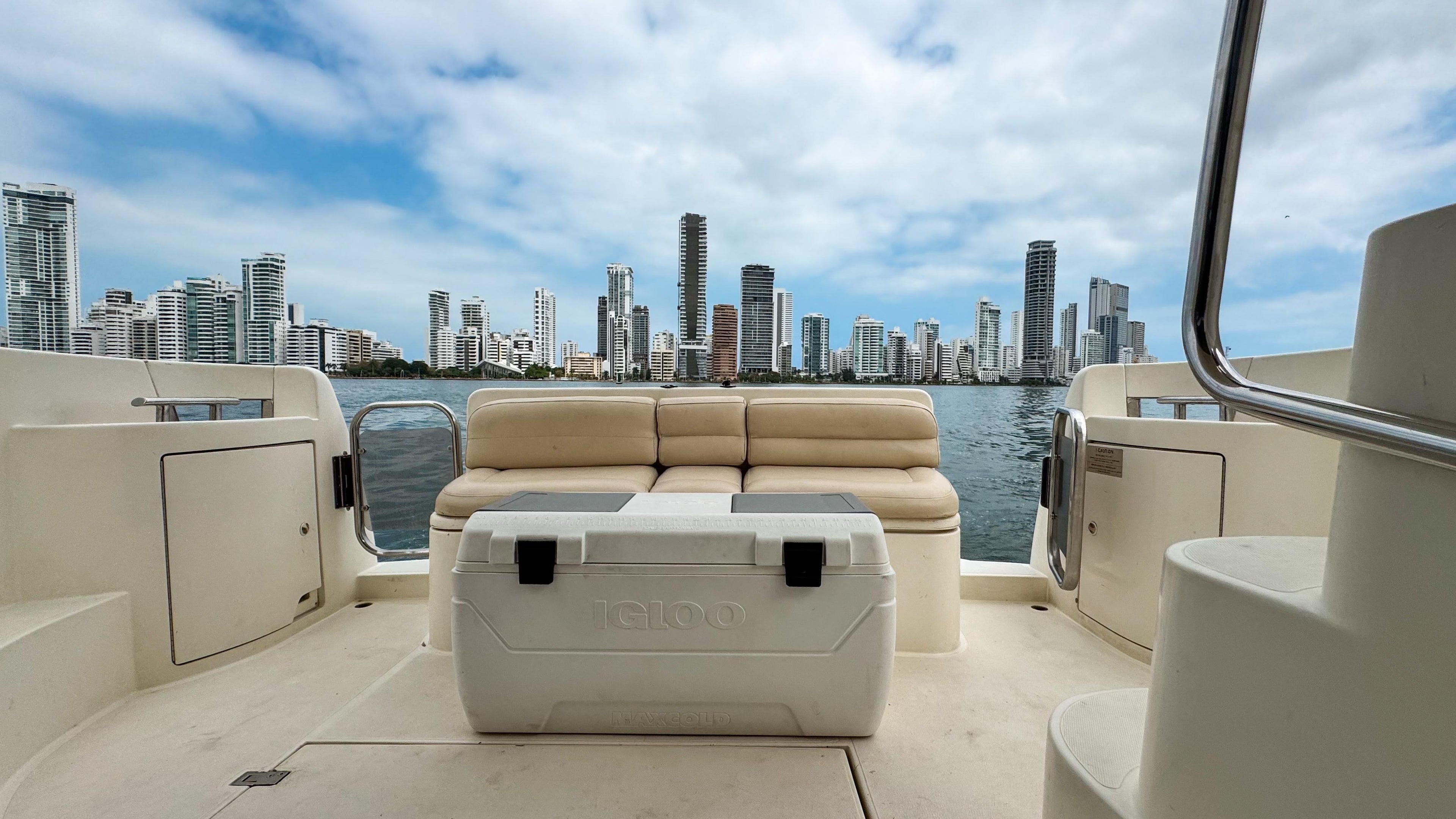 YATE DE LUJO CAPACIDAD 8pax