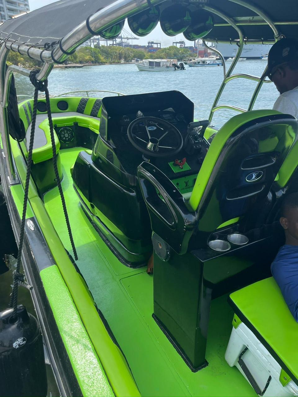 BOTE DEPORTIVO CAPACIDAD 9pax