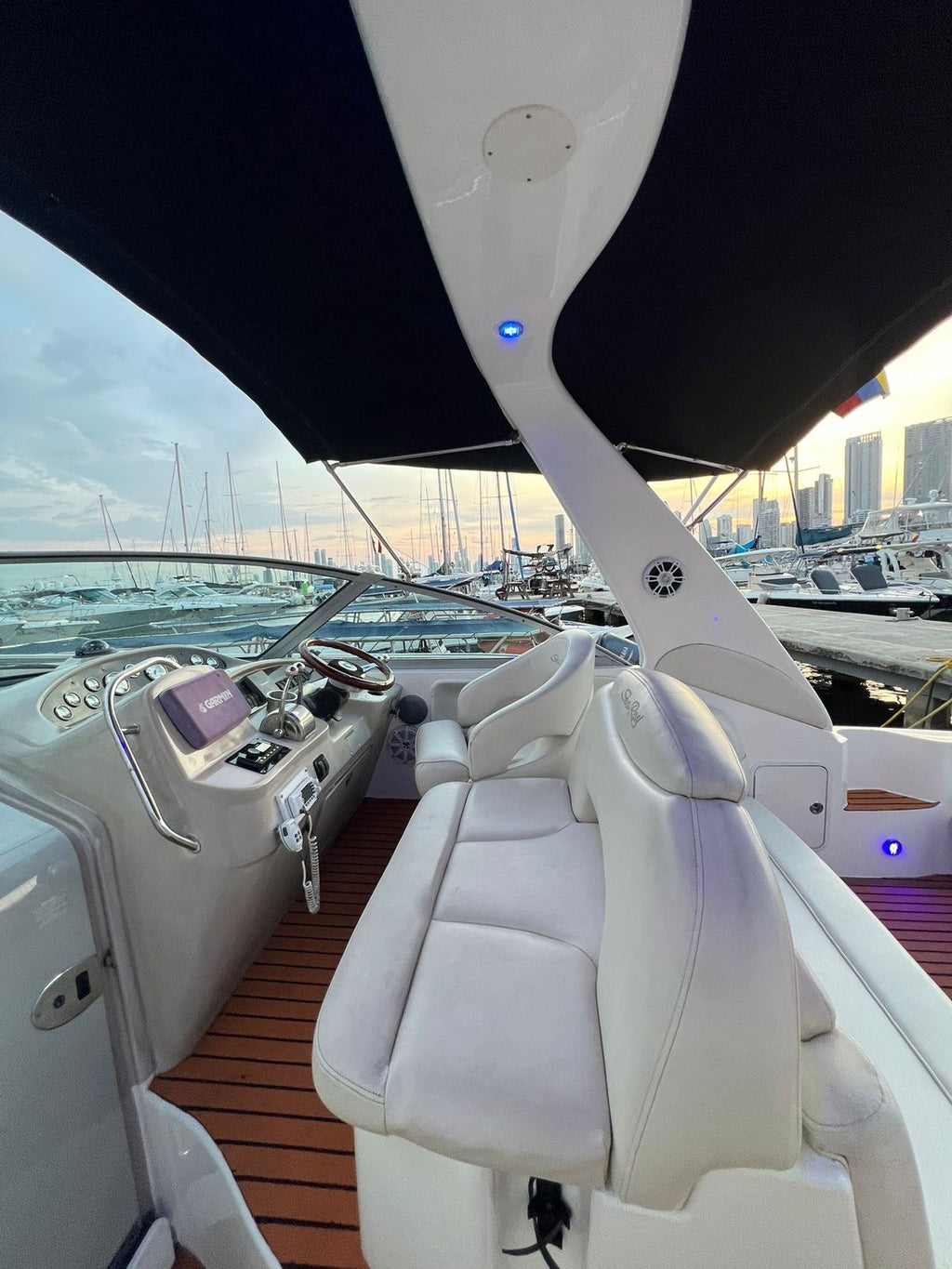 YATE DEPORTIVO CAPACIDAD 10pax