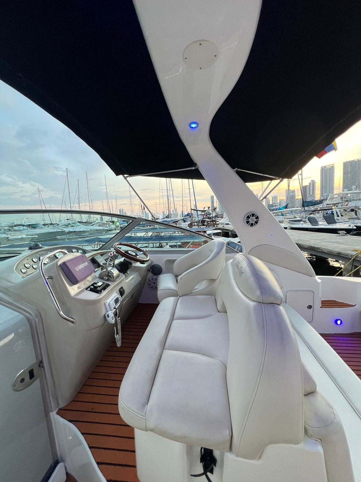 YATE DEPORTIVO CAPACIDAD 10pax