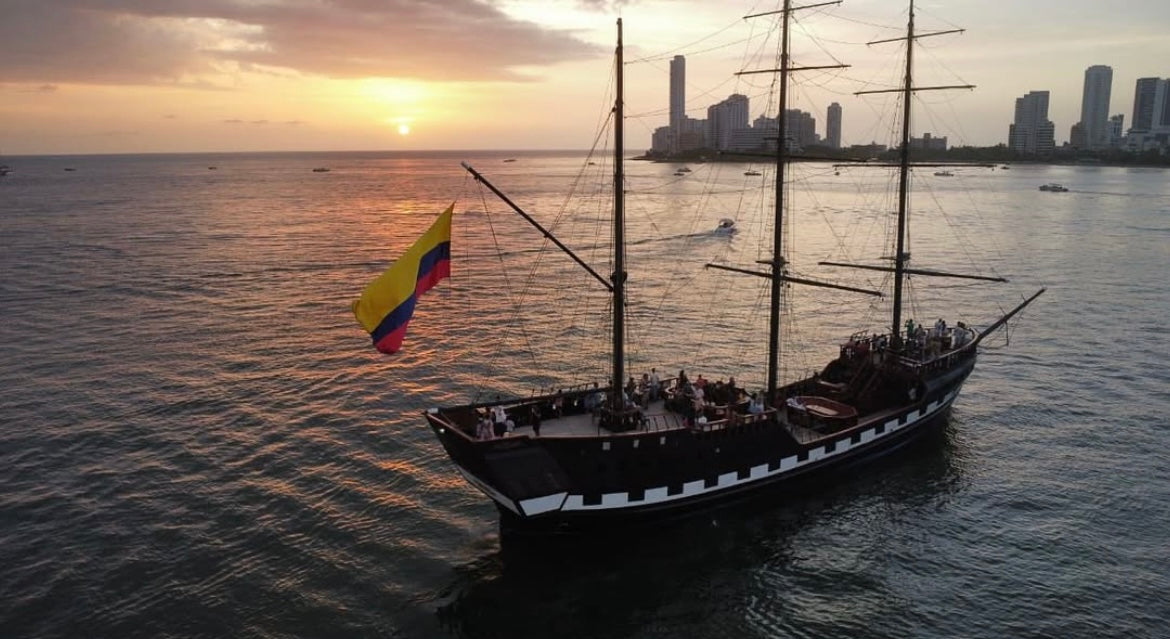 Atardecer Barco Pirata