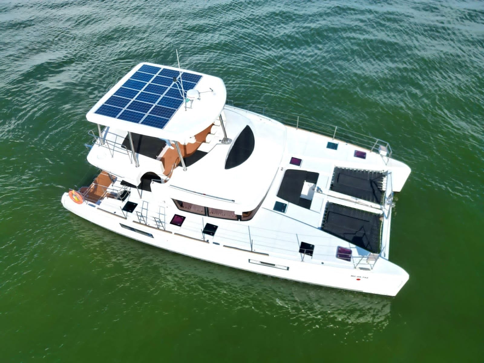 CATAMARAN DE LUJO CAPACIDAD 30pax