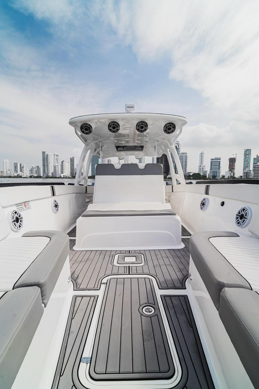 BOTE DEPORTIVO CAPACIDAD 18pax