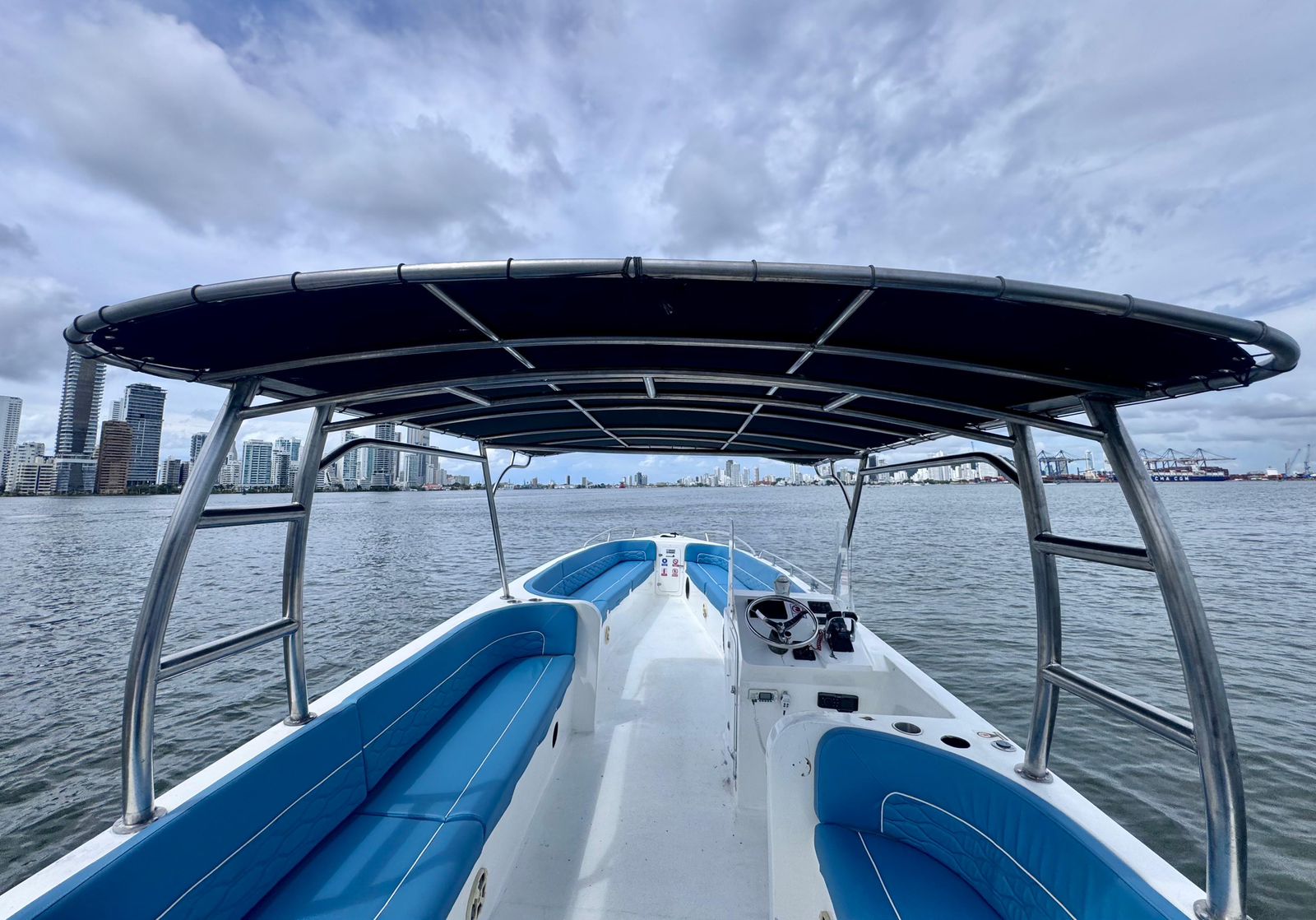 BOTE DEPORTIVO CAPACIDAD 30pax