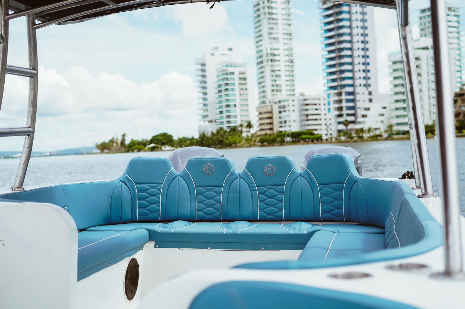 BOTE DEPORTIVO CAPACIDAD 30pax