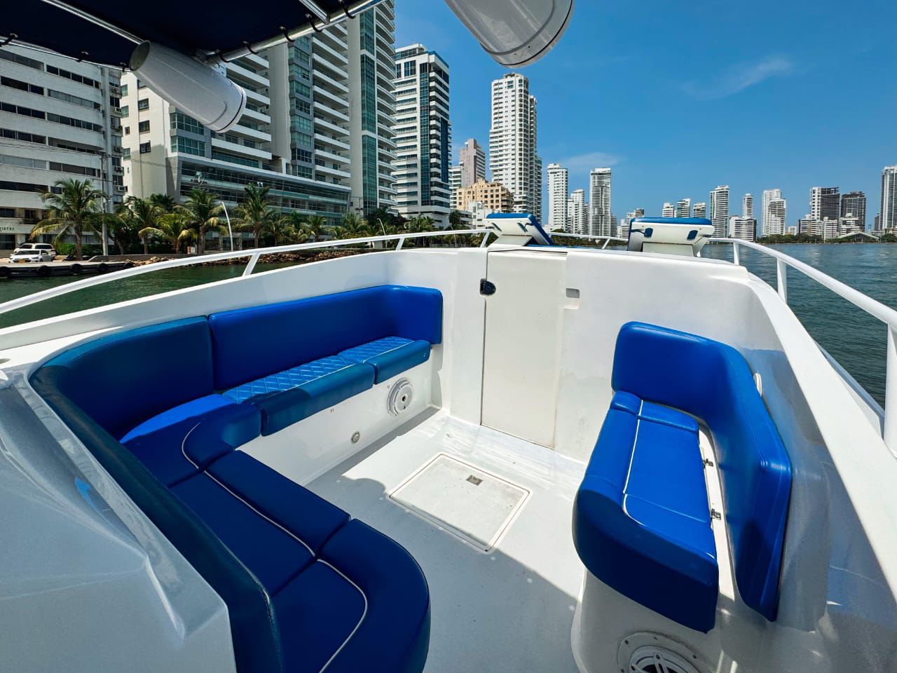 BOTE DEPORTIVO CAPACIDAD 16 pax