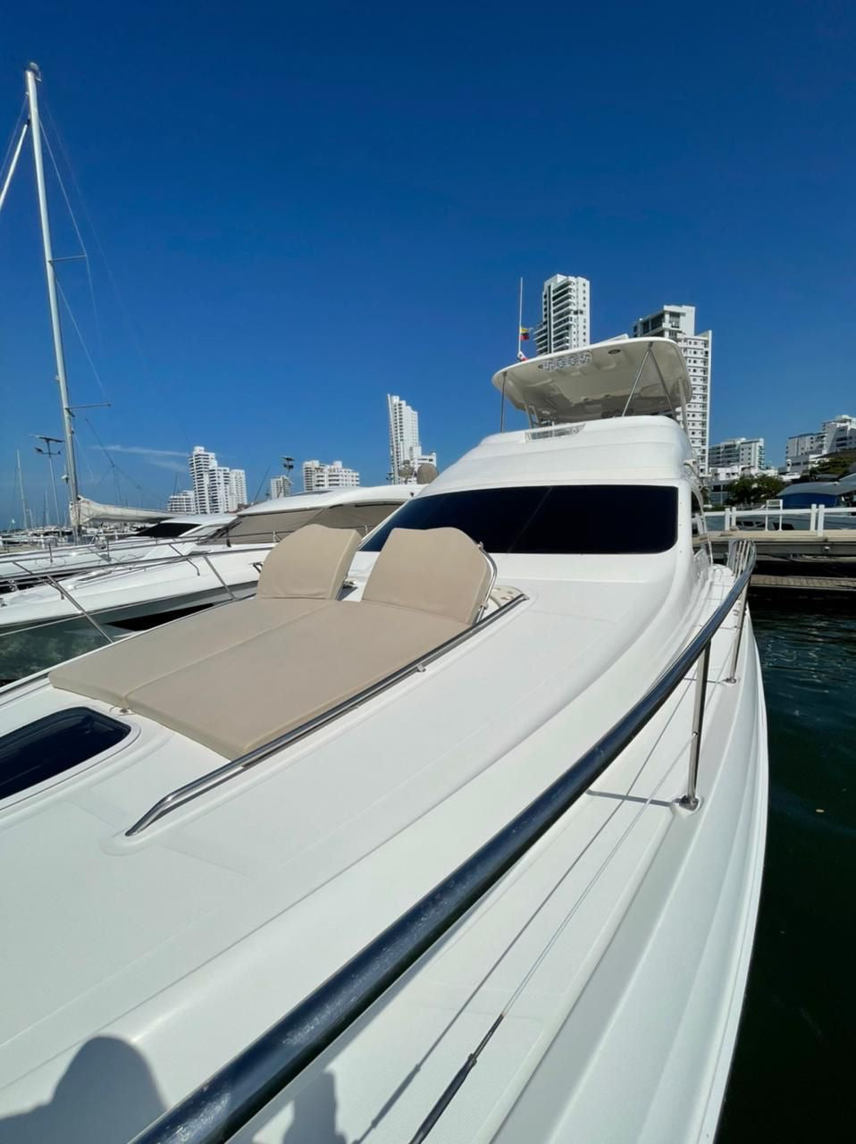 YATE DE LUJO CAPACIDAD 20pax