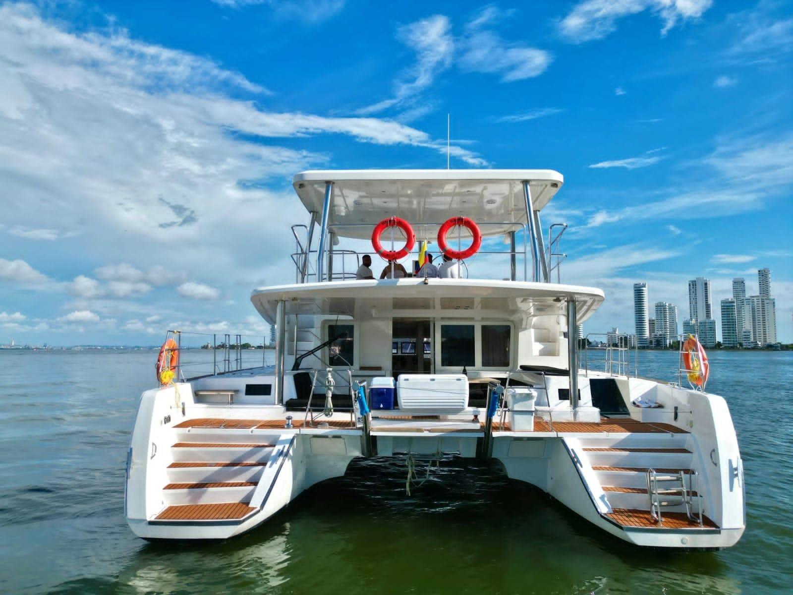 CATAMARAN DE LUJO CAPACIDAD 30pax