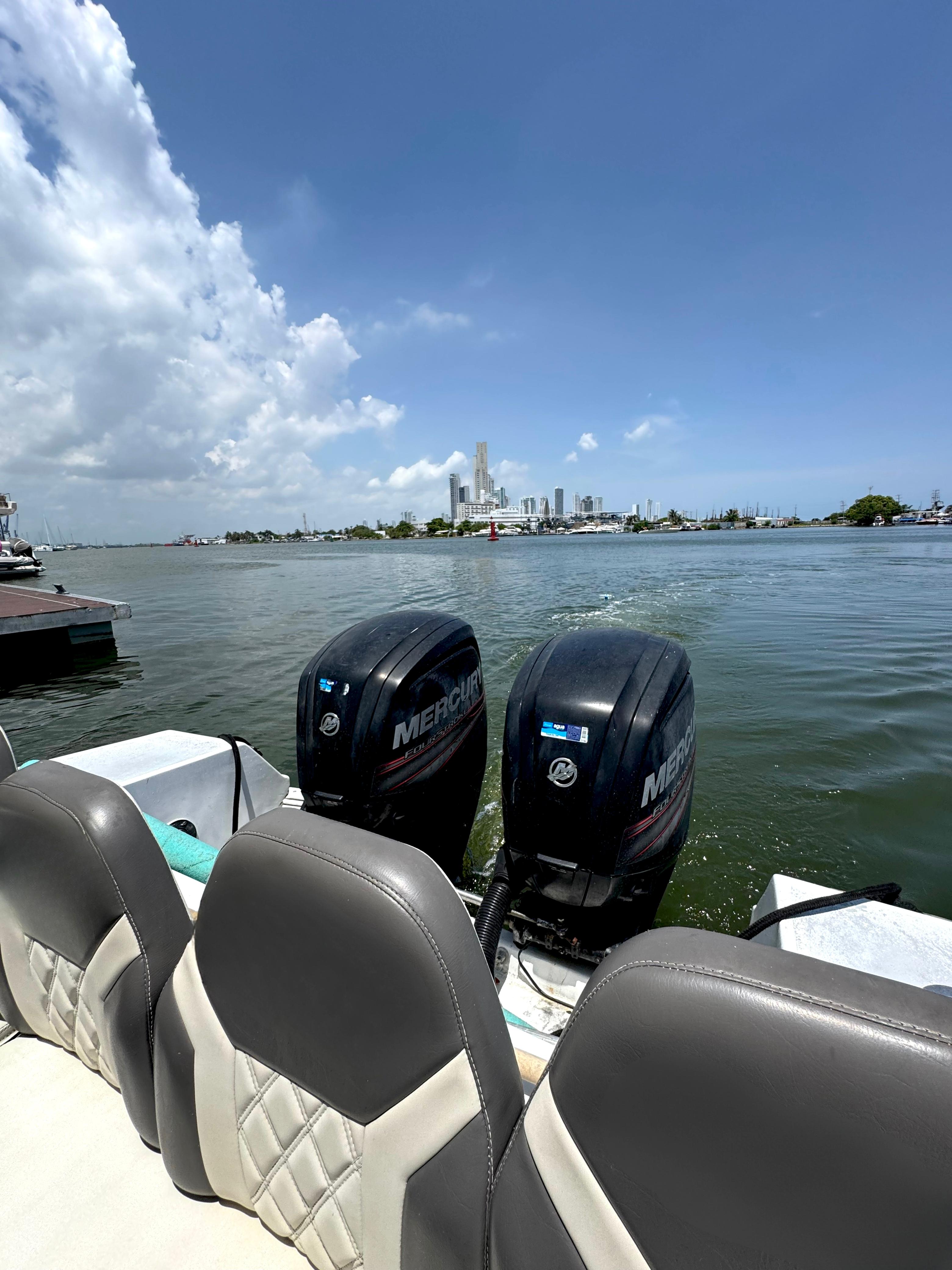 Bote Deportivo Capacidad 8Pax