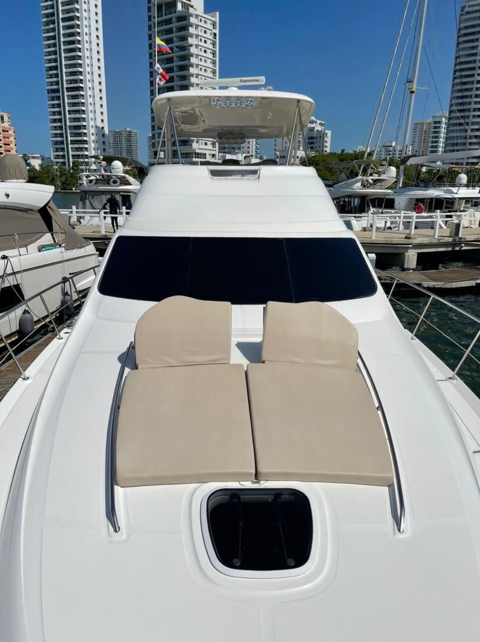 YATE DE LUJO CAPACIDAD 20pax