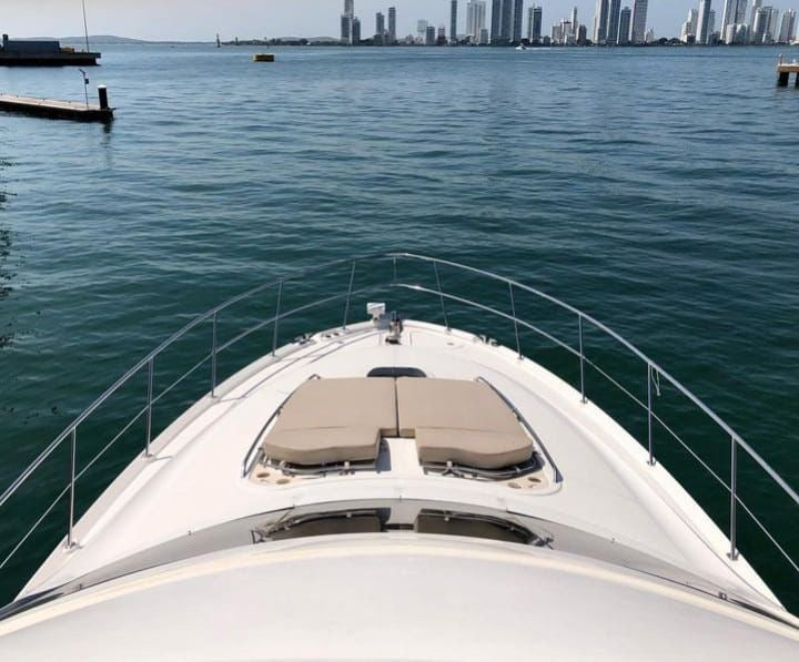 YATE DE LUJO CAPACIDAD 20pax