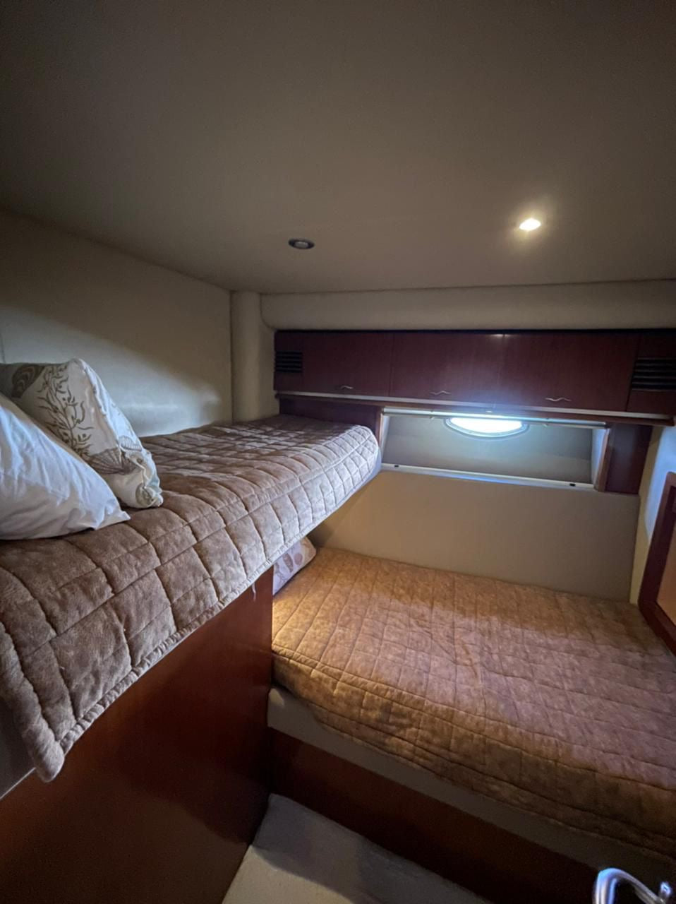 YATE DE LUJO CAPACIDAD 20pax