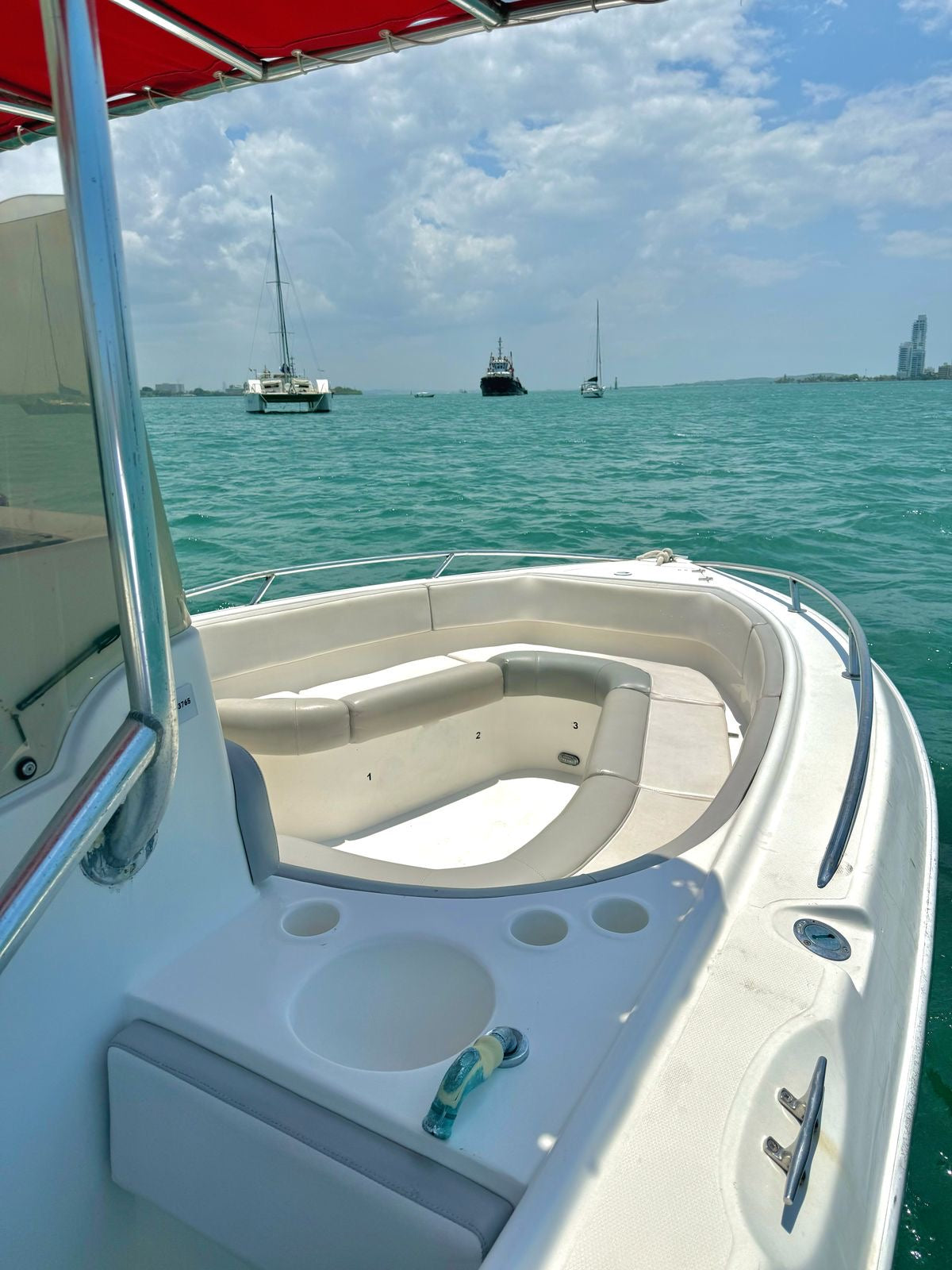 BOTE DEPORTIVO CAPACIDAD 8pax