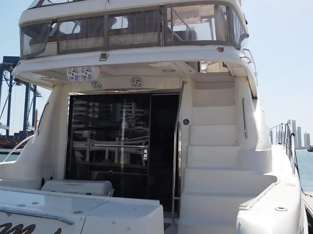 YATE DE LUJO CAPACIDAD 20pax