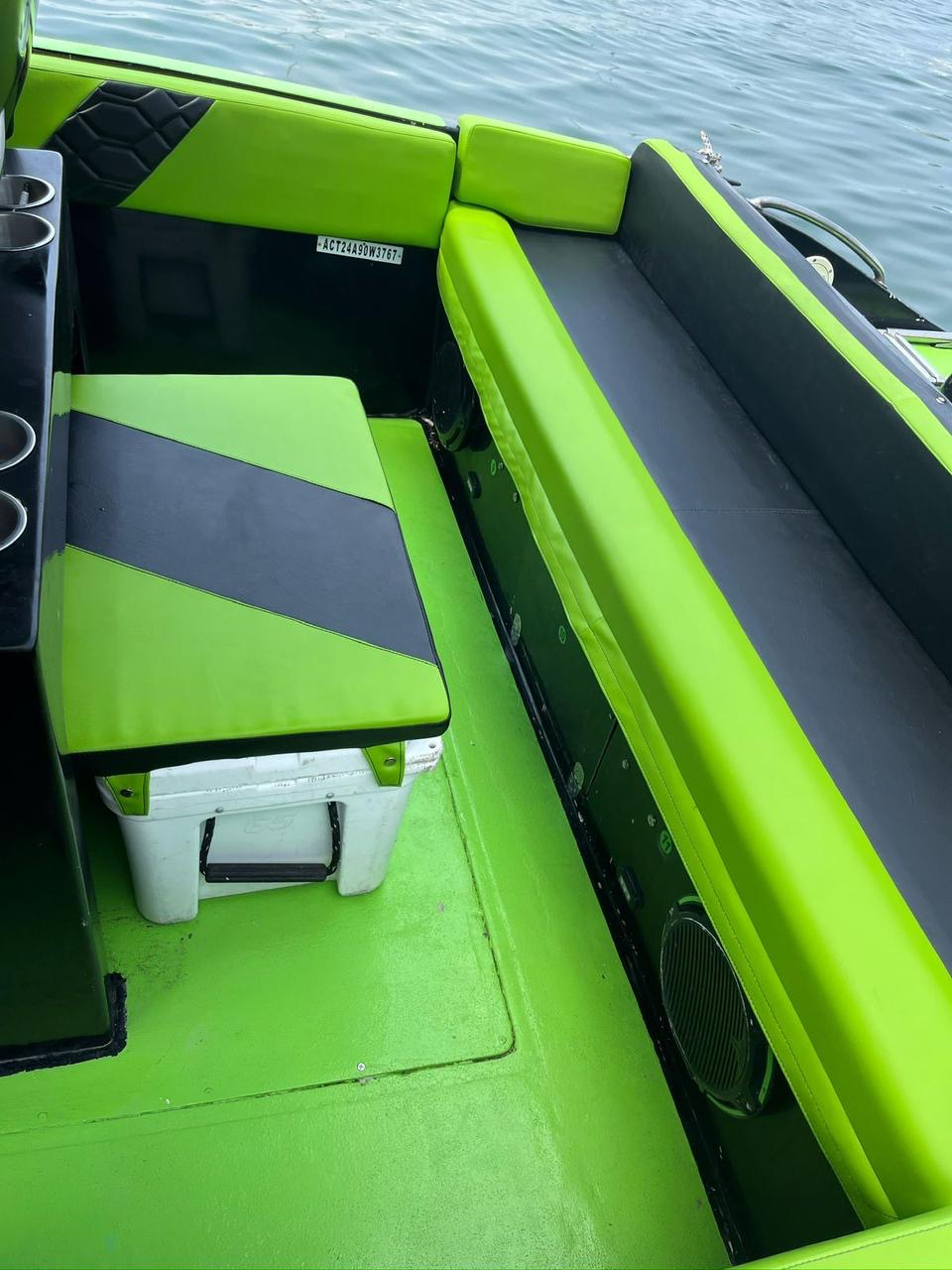 BOTE DEPORTIVO CAPACIDAD 9pax