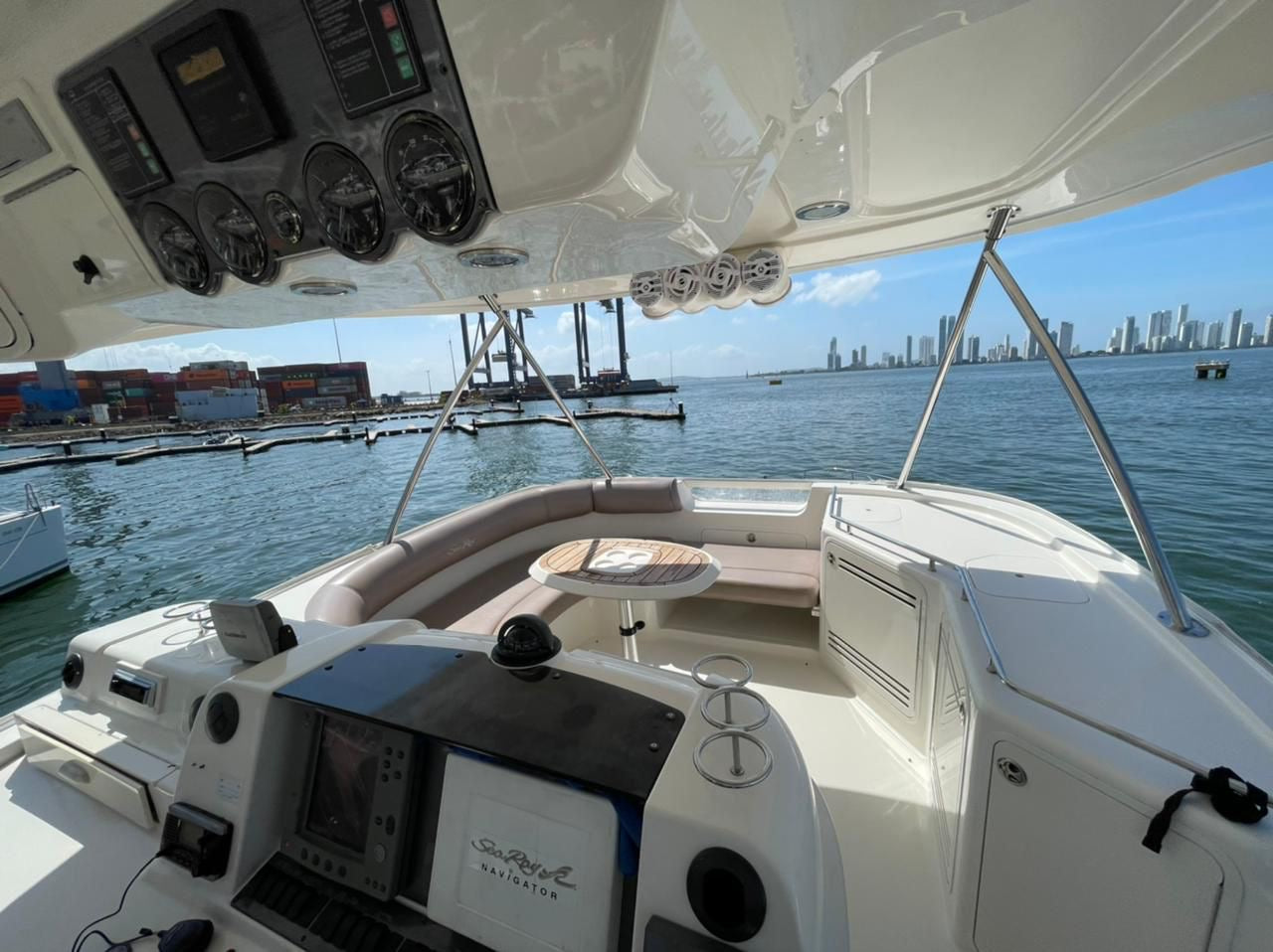 YATE DE LUJO CAPACIDAD 20pax