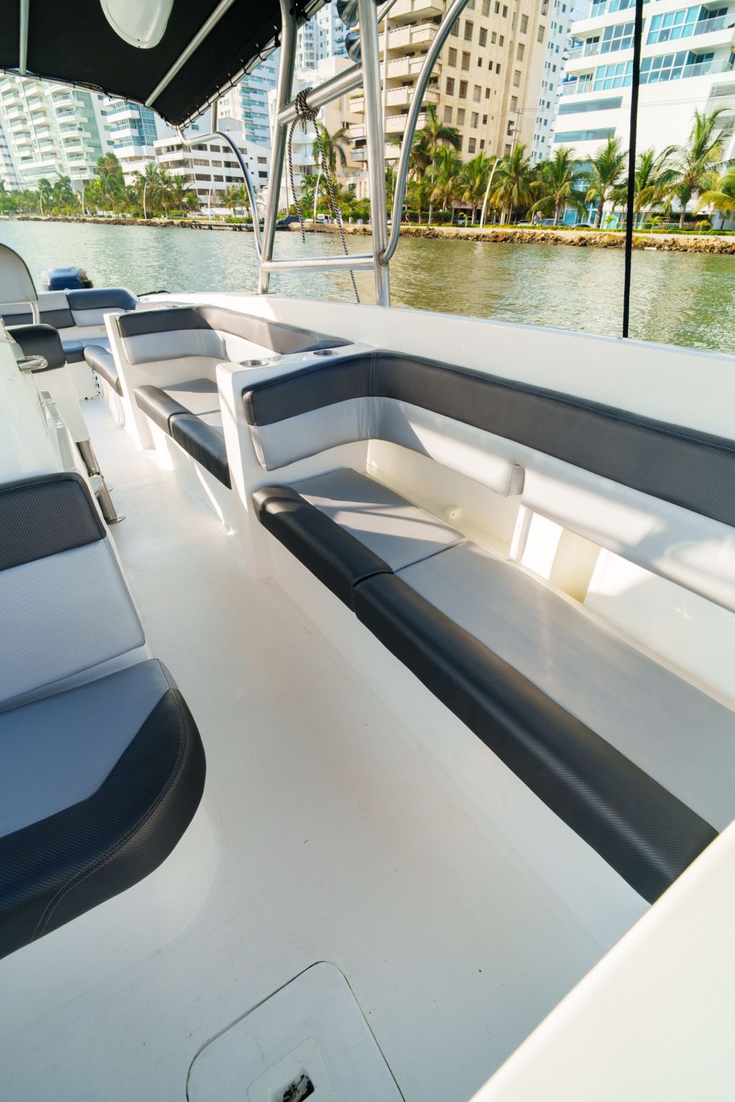 BOTE DEPORTIVO CAPACIDAD 30pax