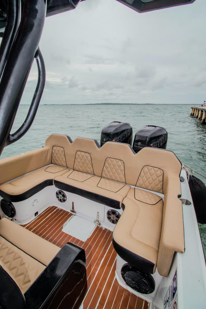 BOTE DEPORTIVO CAPACIDAD 12 pax