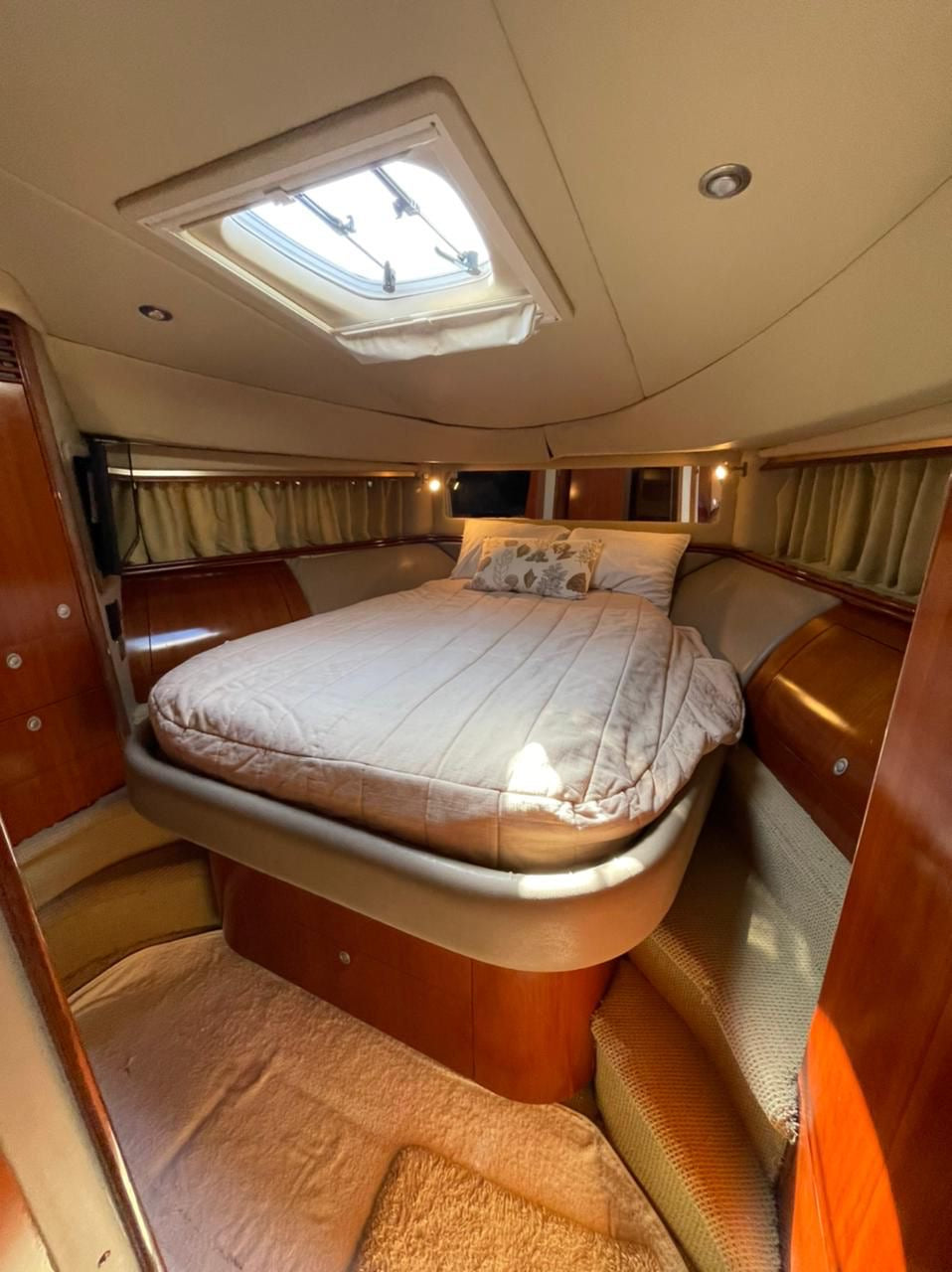 YATE DE LUJO CAPACIDAD 20pax