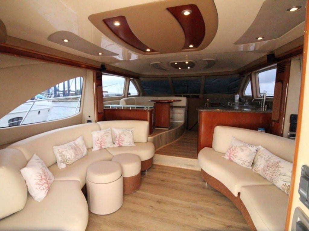 YATE DE LUJO CAPACIDAD 20pax