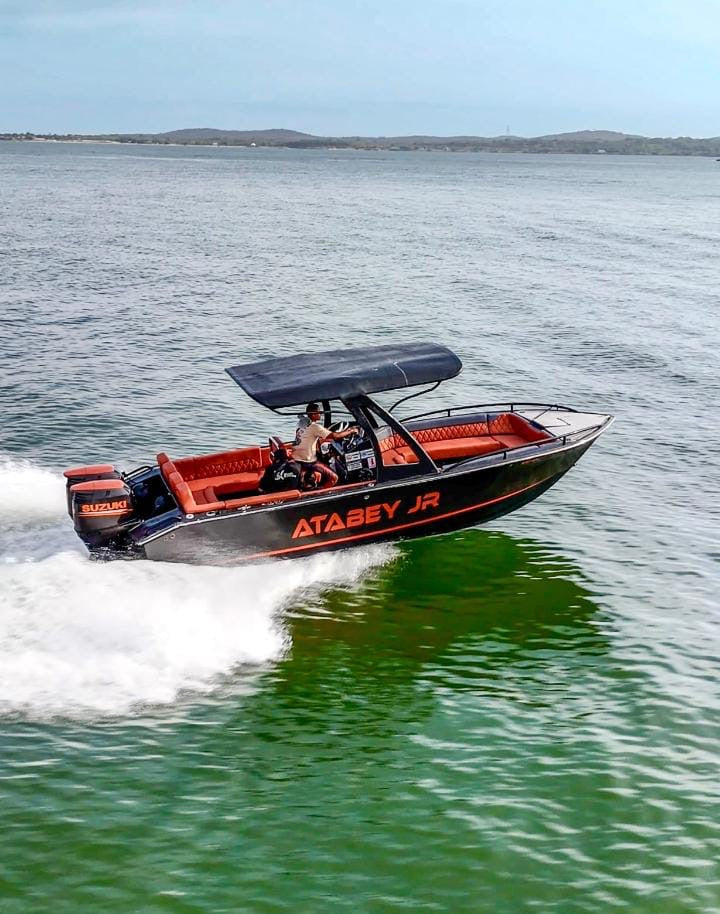 BOTE DEPORTIVO CAPACIDAD 10 pax