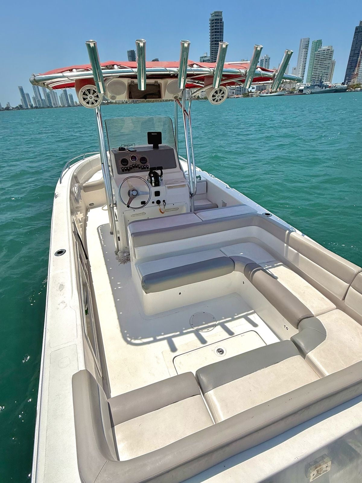 BOTE DEPORTIVO CAPACIDAD 8pax