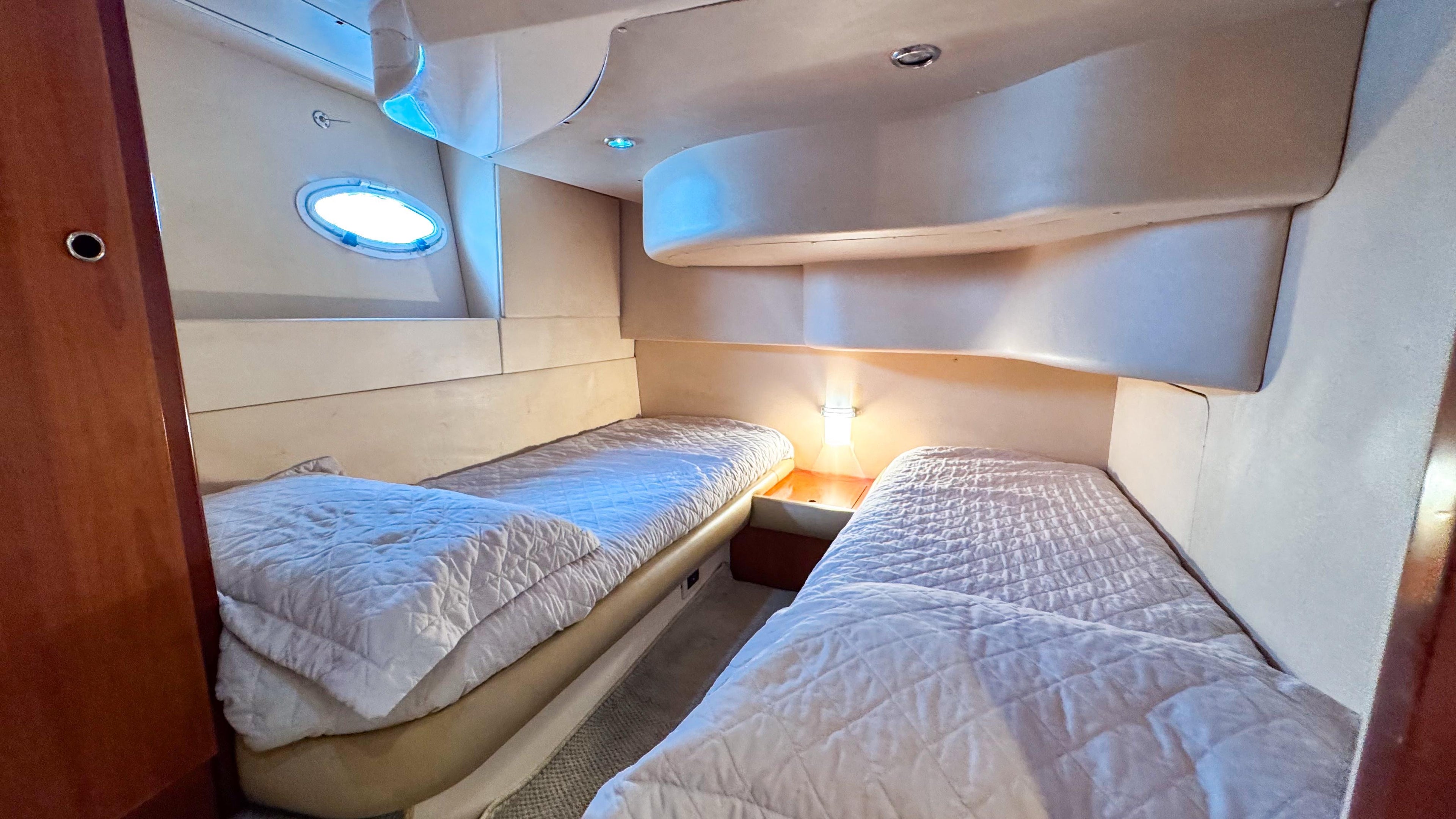 YATE DE LUJO CAPACIDAD 8pax