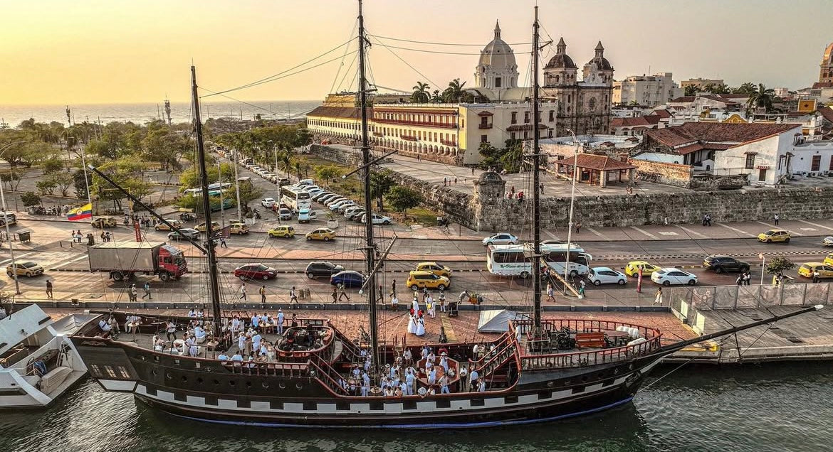Atardecer Barco Pirata