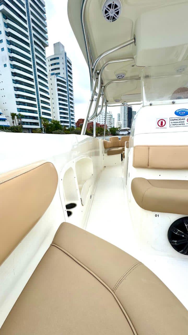 BOTE DEPORTIVO CAPACIDAD 14 pax