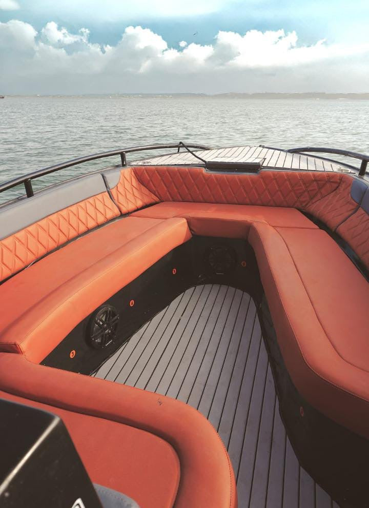 BOTE DEPORTIVO CAPACIDAD 10 pax