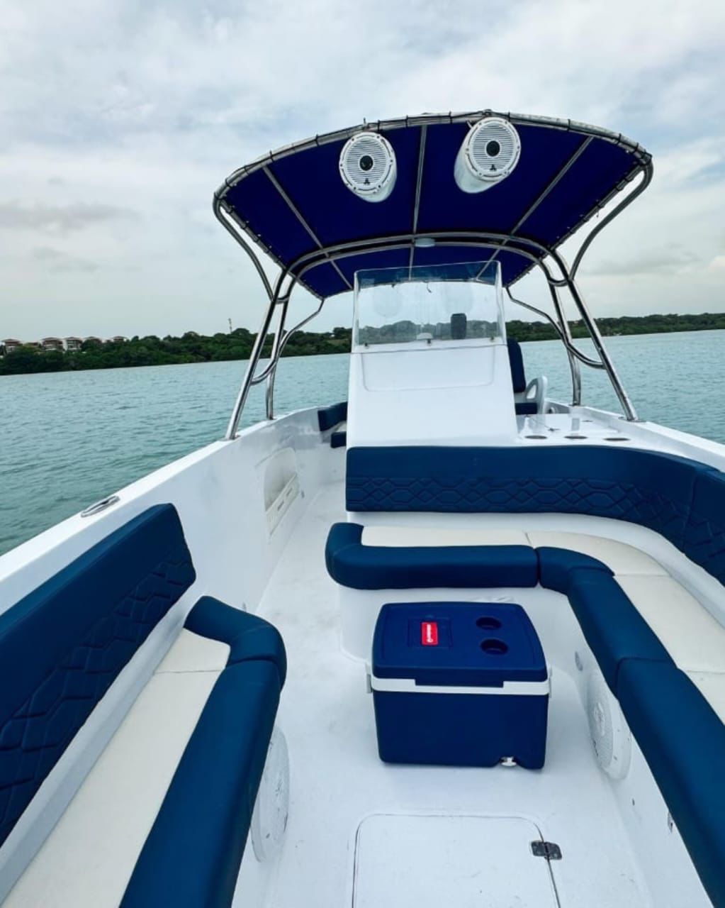 BOTE DEPORTIVO CAPACIDAD 12pax