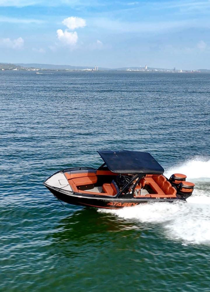 BOTE DEPORTIVO CAPACIDAD 10 pax