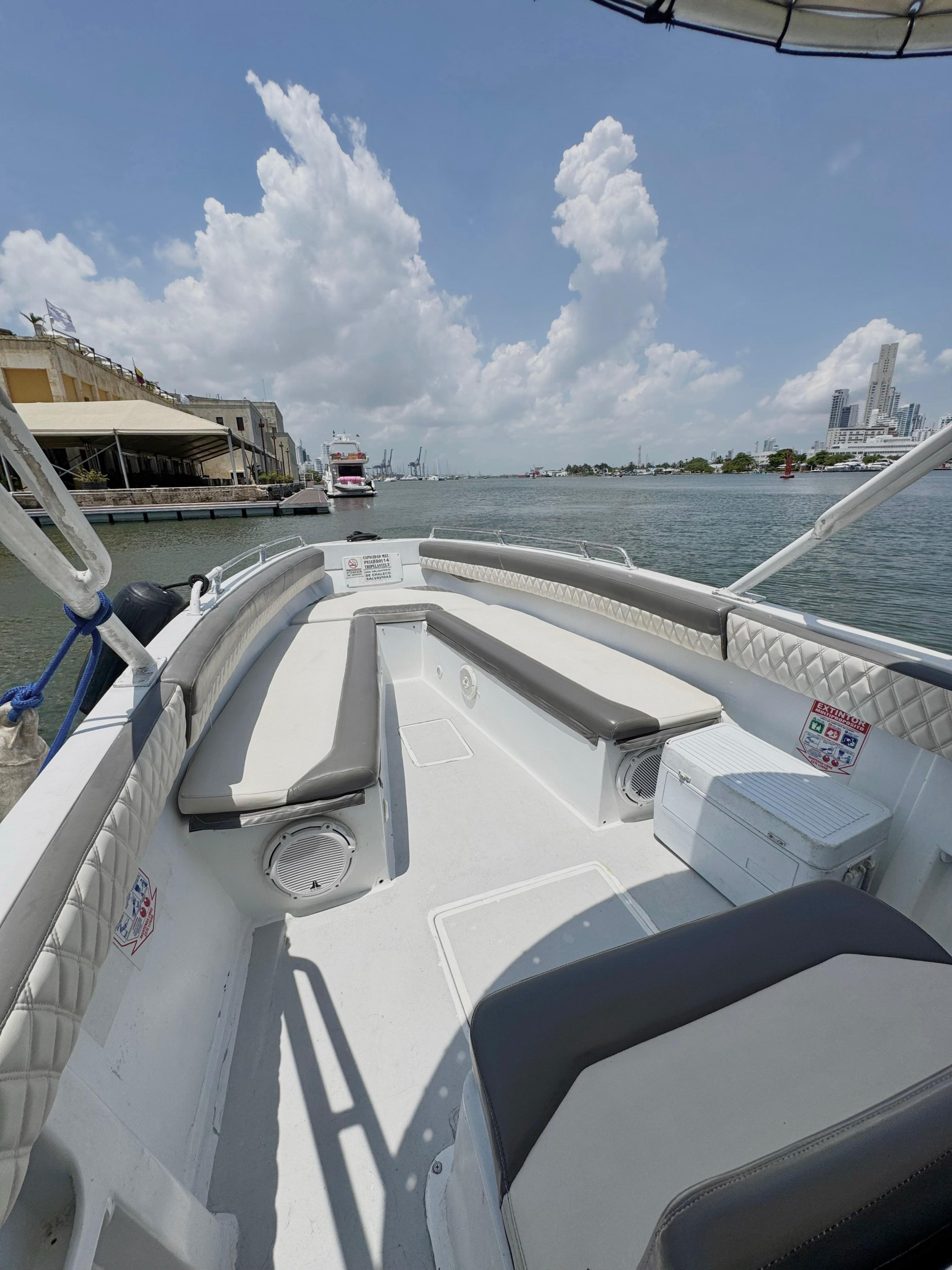 Bote Deportivo Capacidad 8Pax