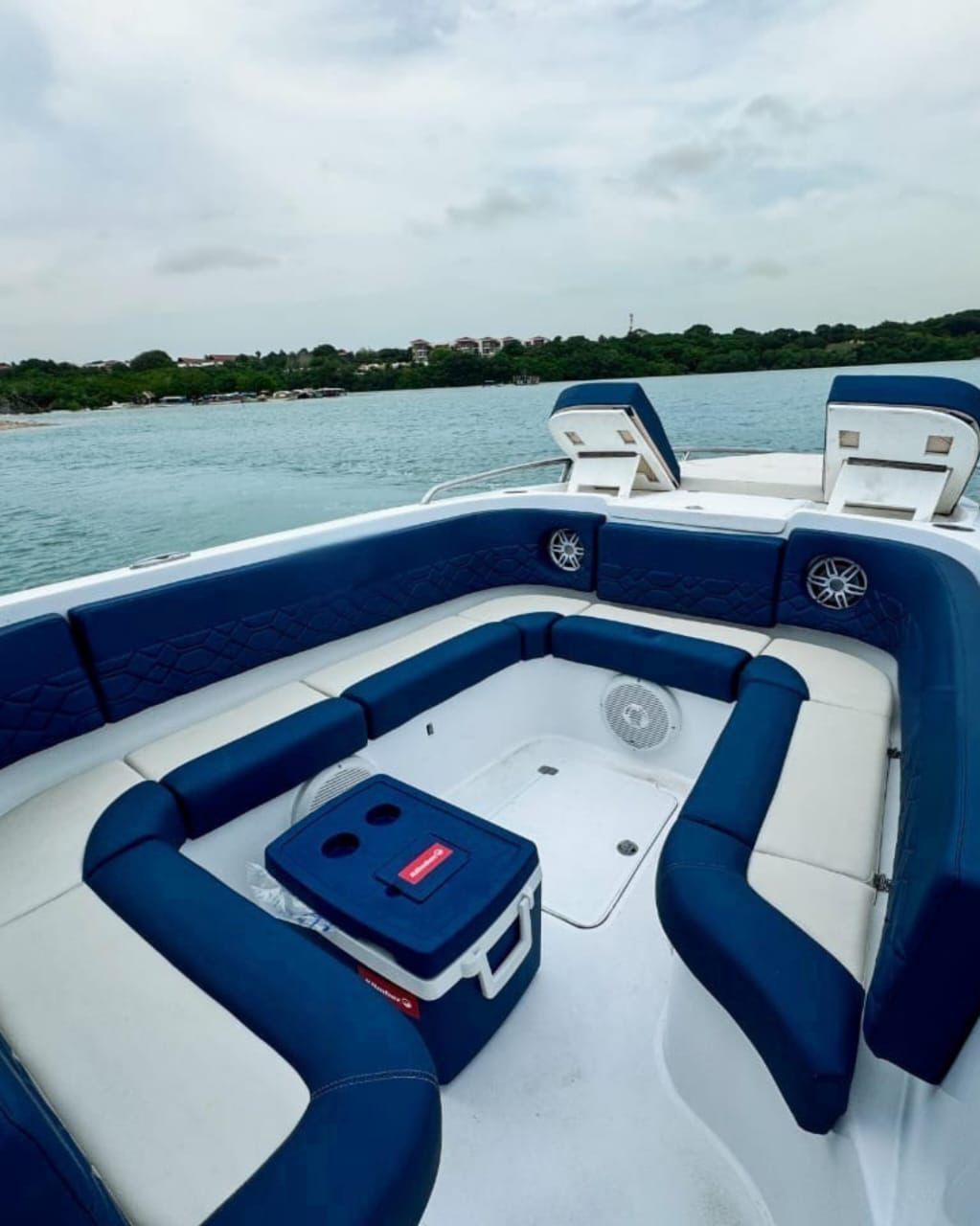 BOTE DEPORTIVO CAPACIDAD 12pax