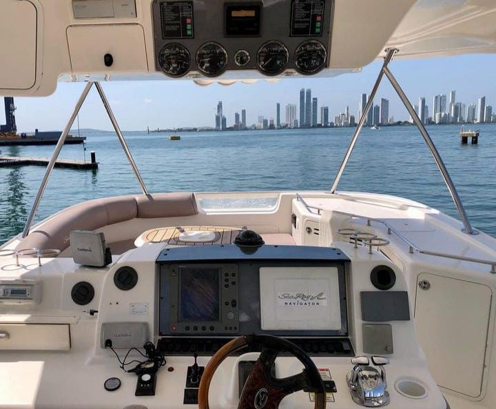 YATE DE LUJO CAPACIDAD 20pax