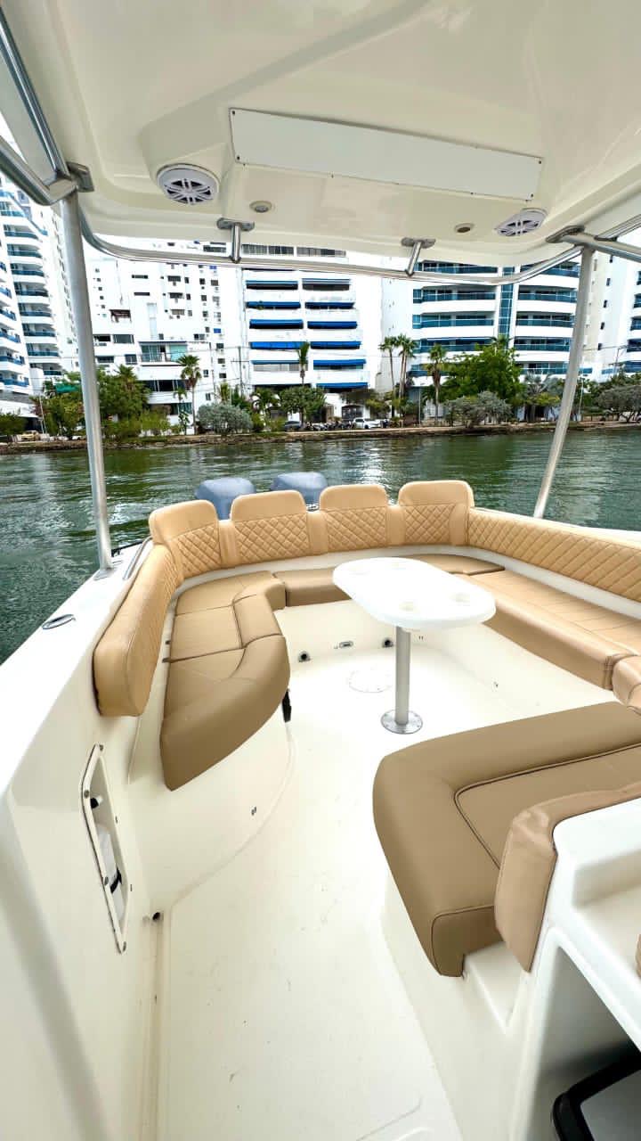 BOTE DEPORTIVO CAPACIDAD 14 pax