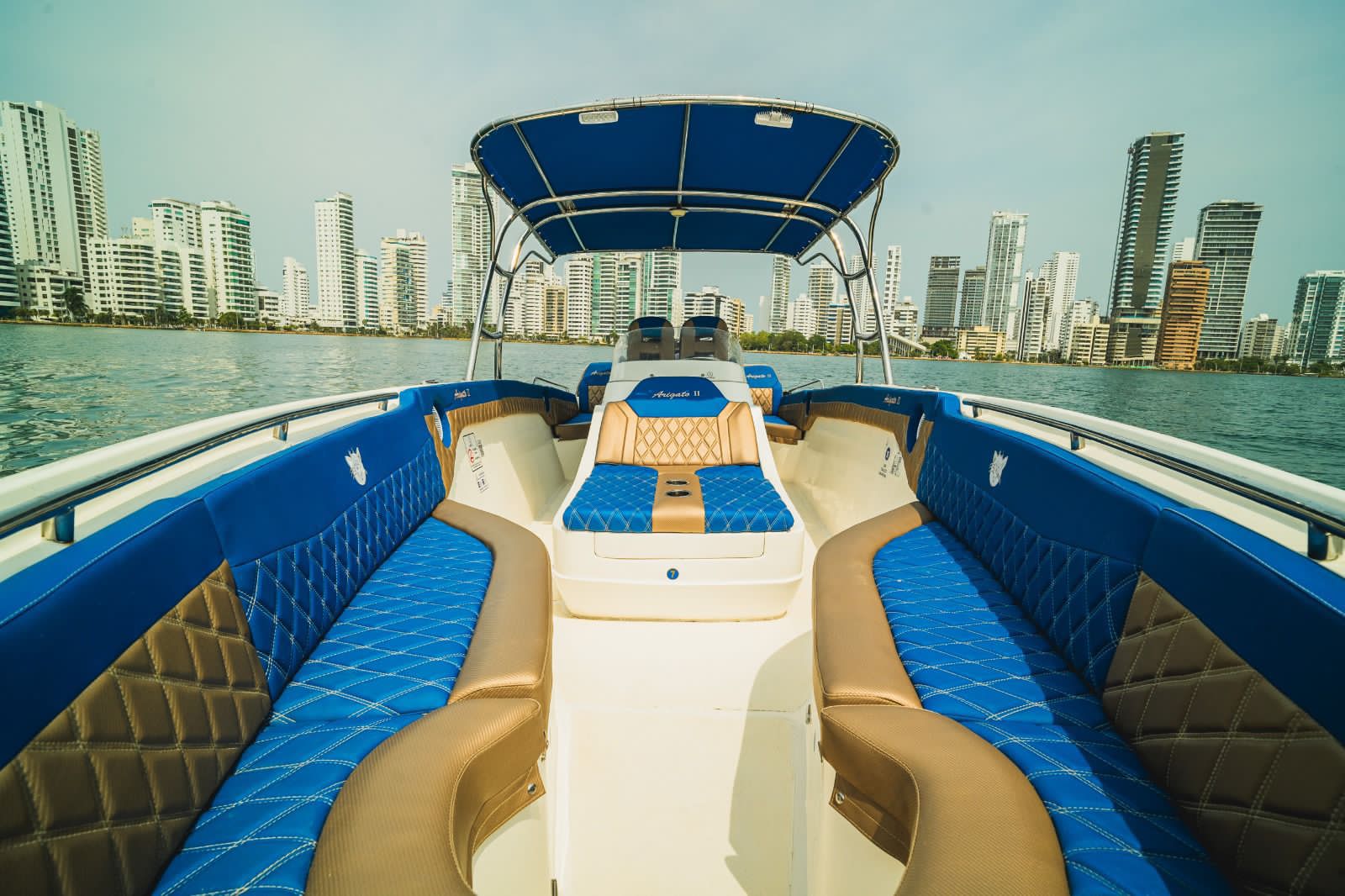 BOTE DEPORTIVO CAPACIDAD 8pax