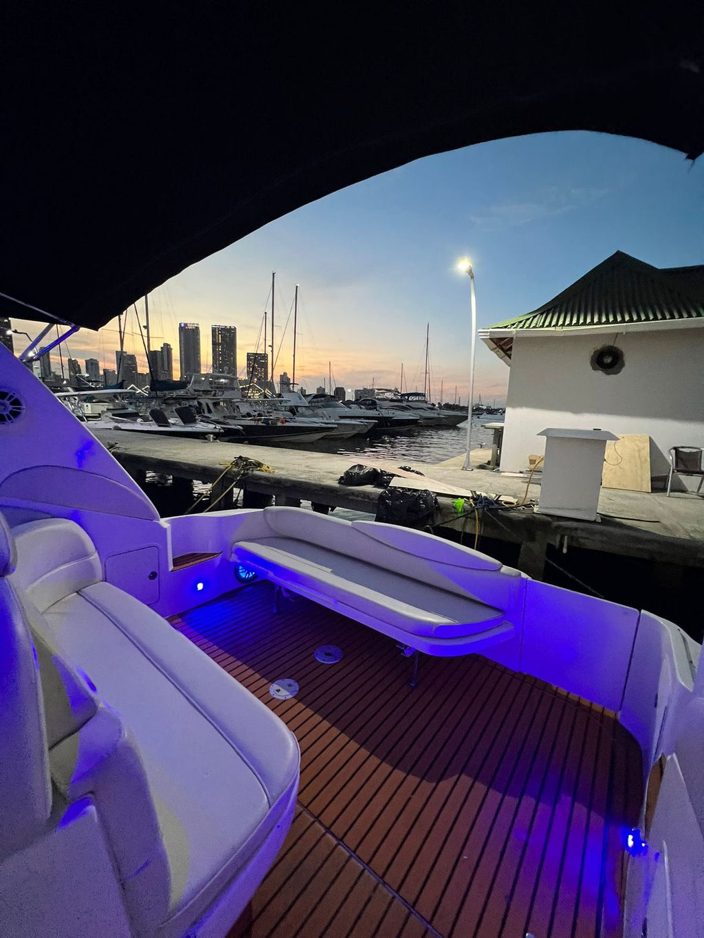 YATE DEPORTIVO CAPACIDAD 10pax