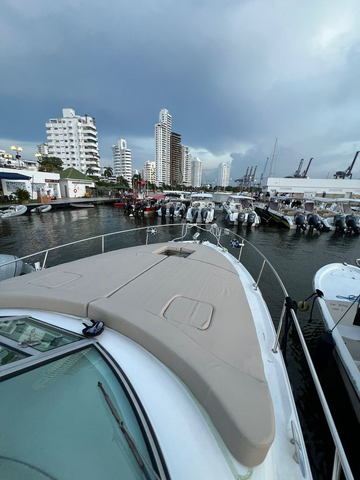 YATE DEPORTIVO CAPACIDAD 10pax