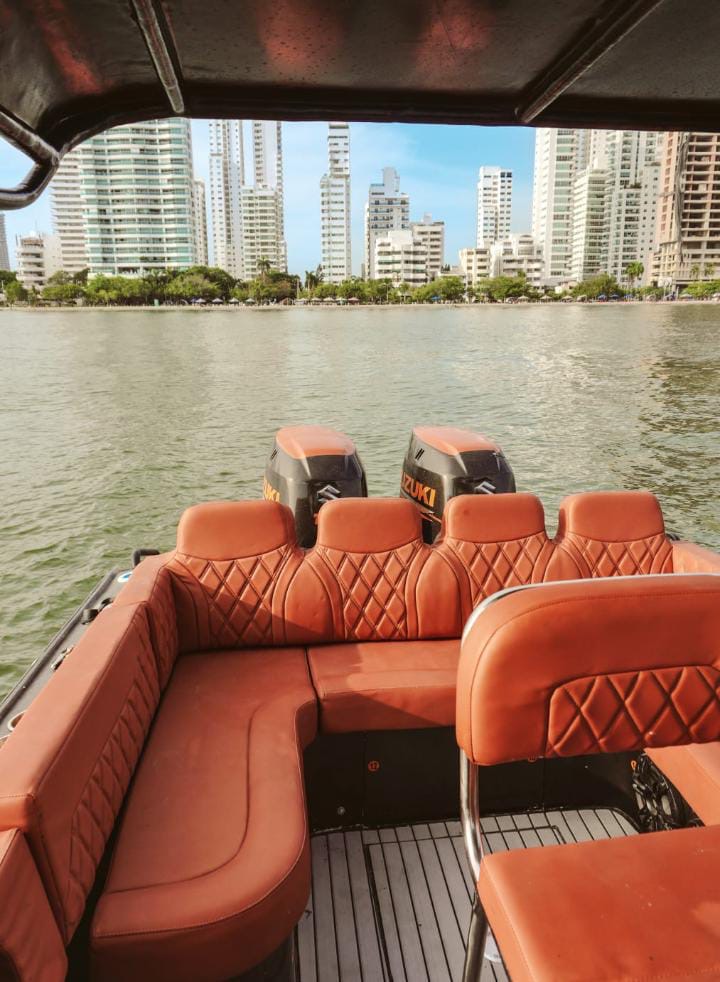 BOTE DEPORTIVO CAPACIDAD 10 pax