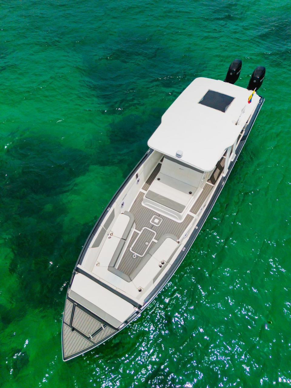 BOTE DEPORTIVO CAPACIDAD 18pax